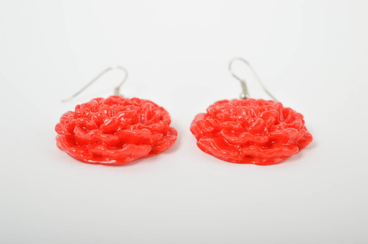 Ohrringe mit Blumen handgefertigt Polymer Schmuck Accessoires für Frauen rot foto 5
