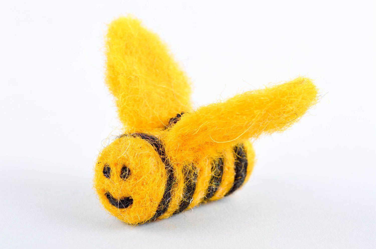 Игрушка ручной работы игрушка из шерсти зверюшка из войлока игрушка пчелка  фото 2