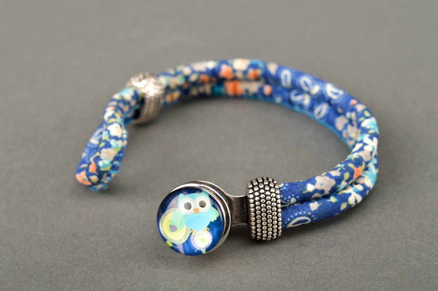 Handmade blumiges blaues Stoff Armband Designer Schmuck Frauen Accessoire Eule foto 2