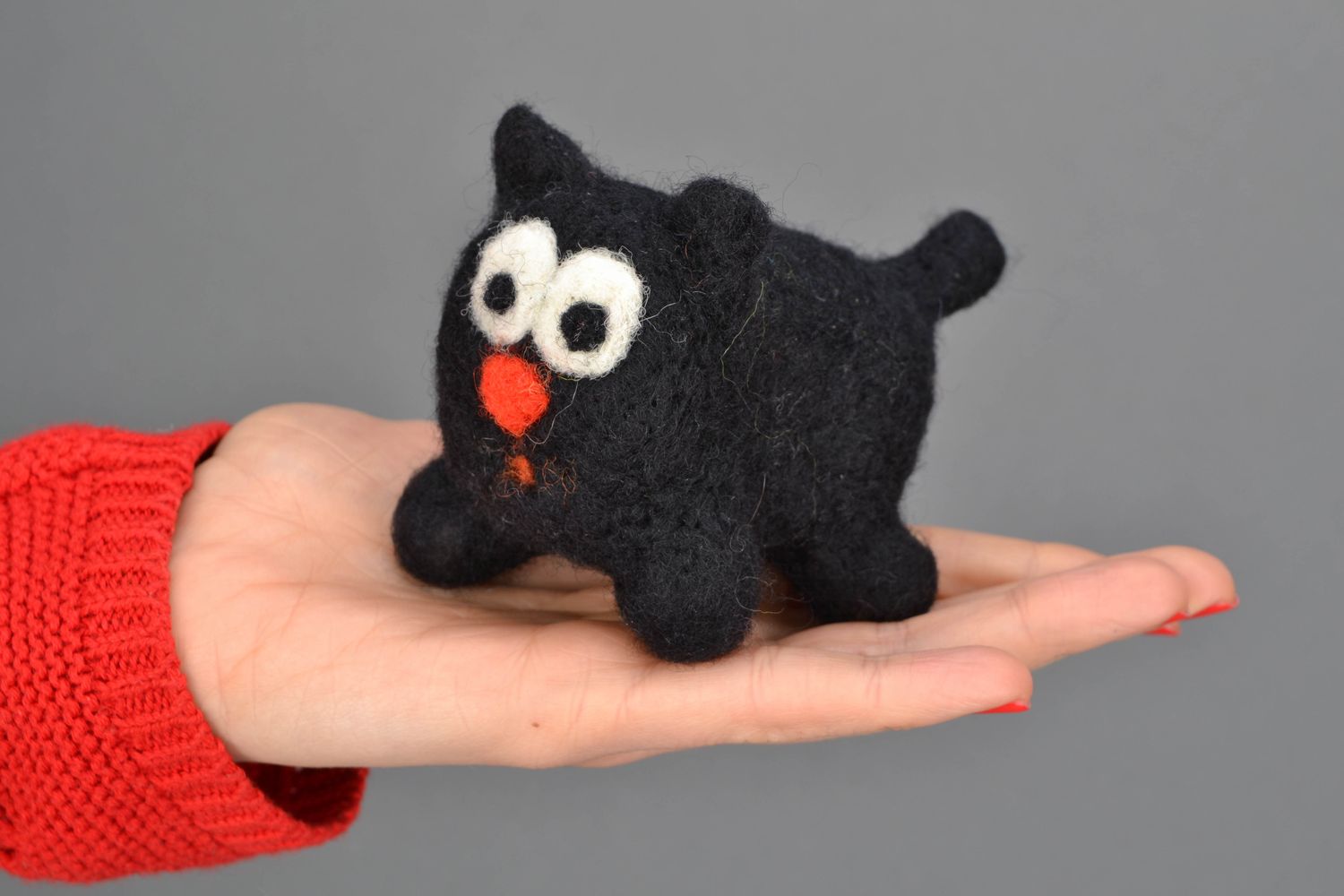 Peluche en laine feutrée chaton noir  photo 5