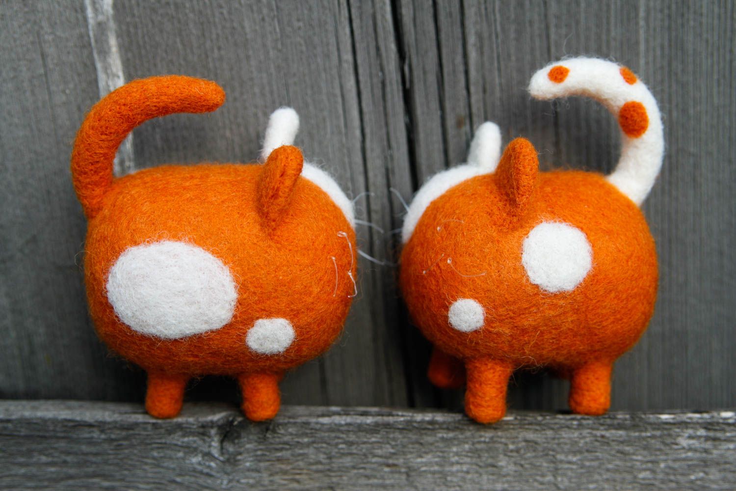 Peluches chats roux Jouets faits main en laine feutrée 2 pièces Cadeau enfant photo 1