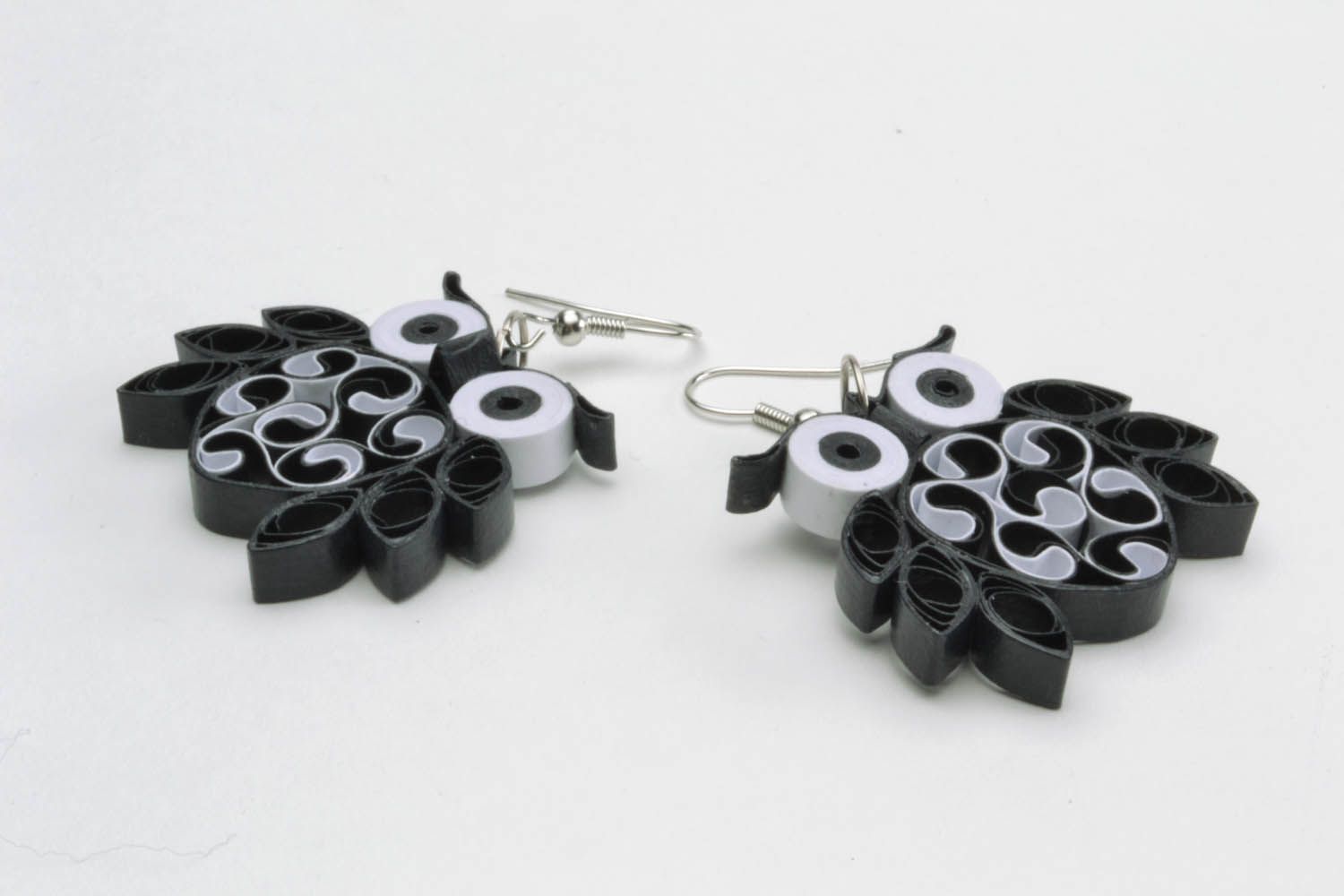 Earrings made using quilling technique photo 5