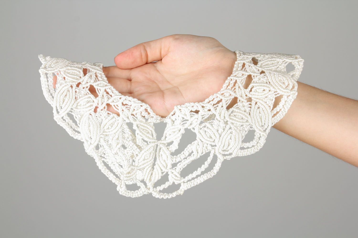 White crochet collar photo 5