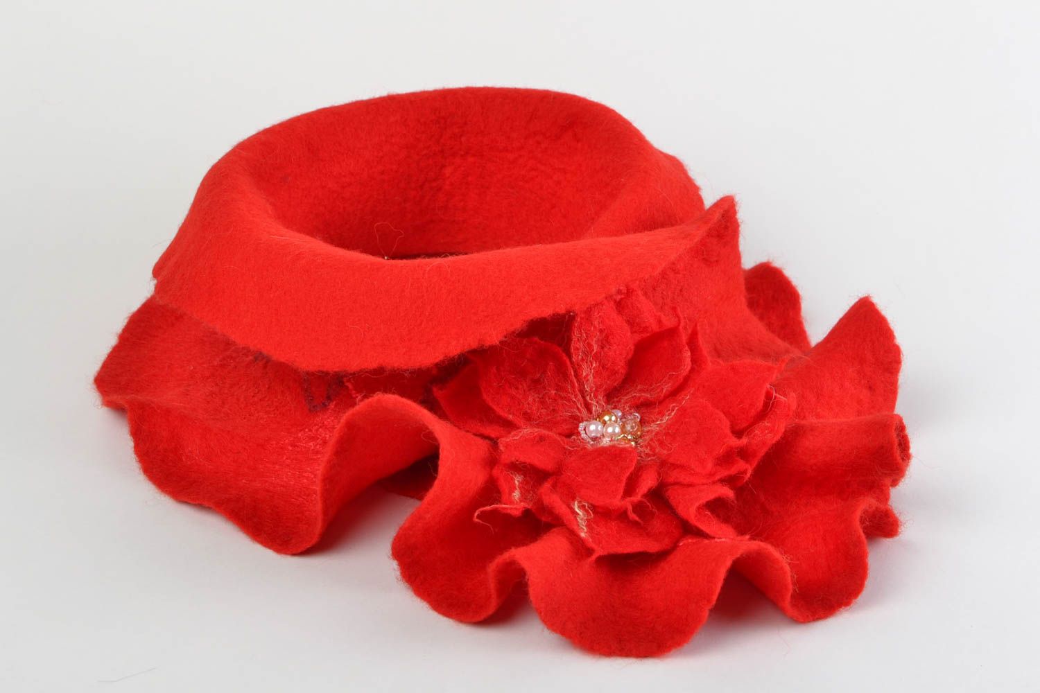 Eleganter roter Schal aus Filzwolle mit Brosche Blume von Handarbeit schön foto 1