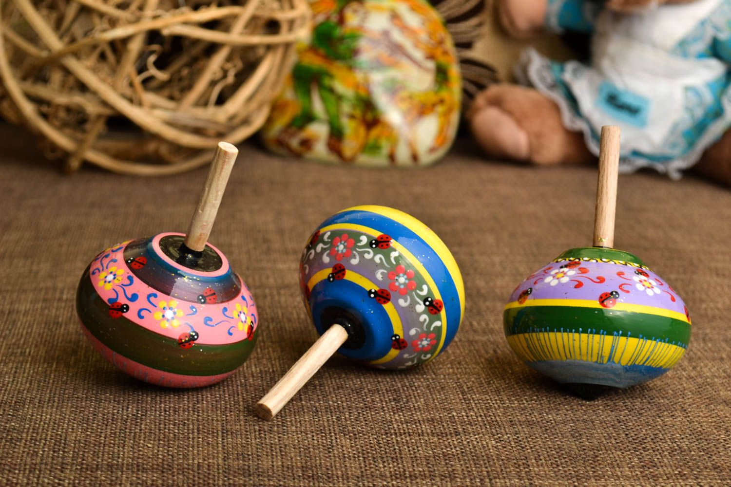 Детские юлы игрушки ручной работы игрушки из дерева комплект из 3 изделий фото 1