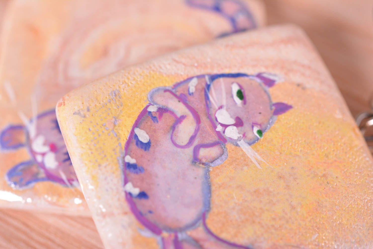 Orecchini belli in argilla fatti a mano accessorio originale con gatti foto 4