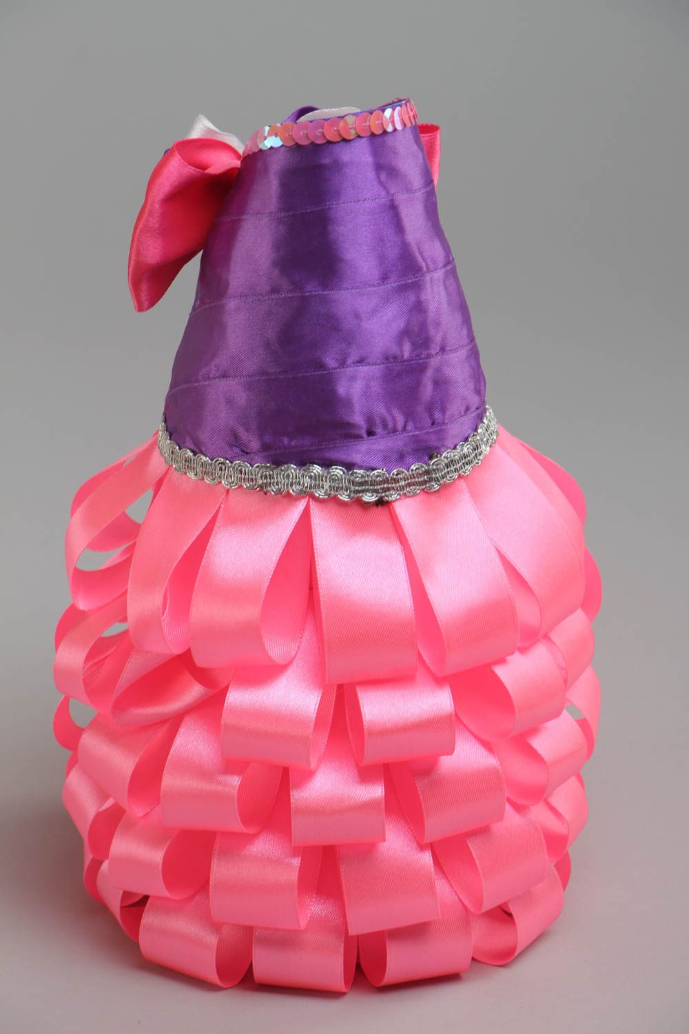 Бутылка из атласных лент ручной работы декоративная розовая нарядная интерьерная фото 4