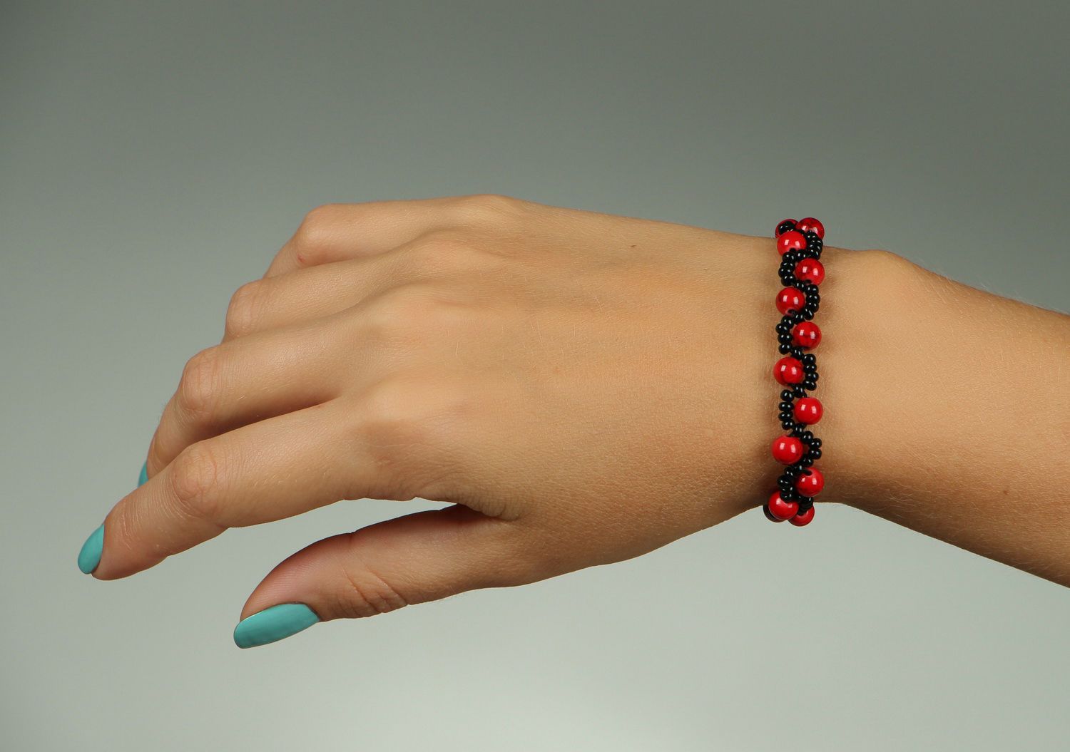 Bracelet with coral and beads photo 5