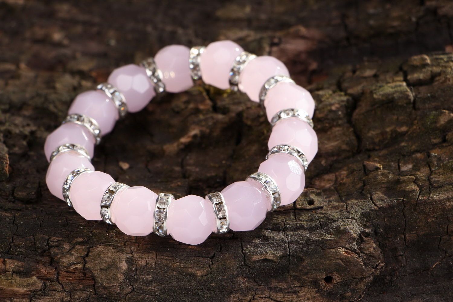 Bracelet with pink quartz on elastic band photo 1
