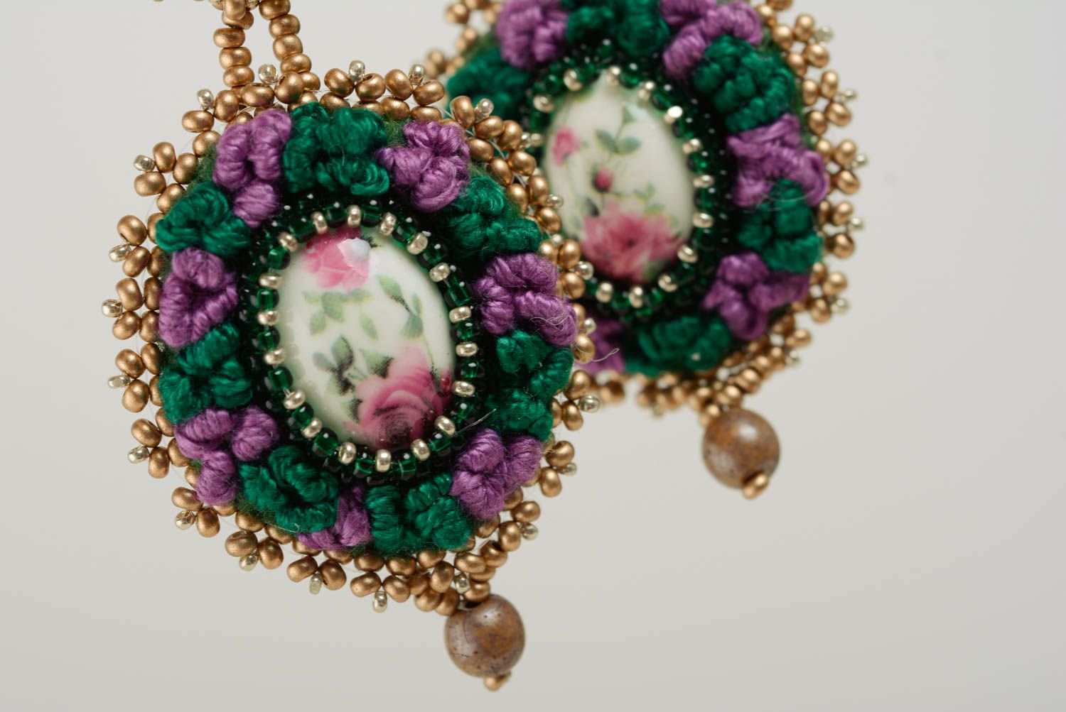 Grün lila handgemachte ovale schöne Textil Ohrringe mit Glasperlen Anhängern foto 4