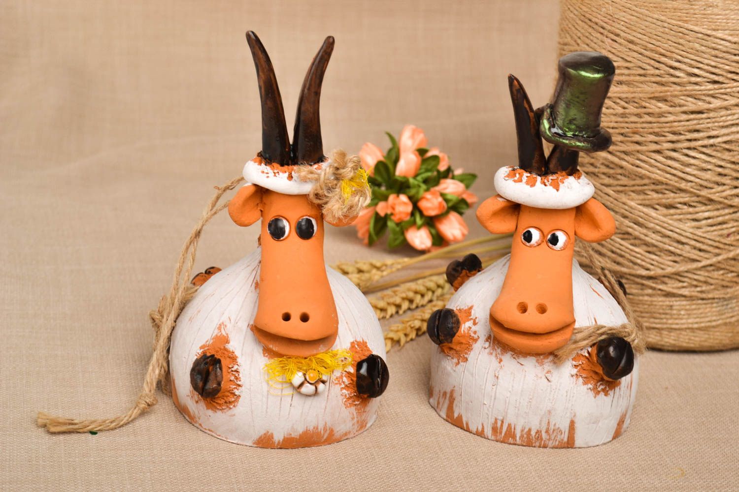 Campanelle decorative fatte a mano capre in ceramica souvenir in terracotta  foto 1