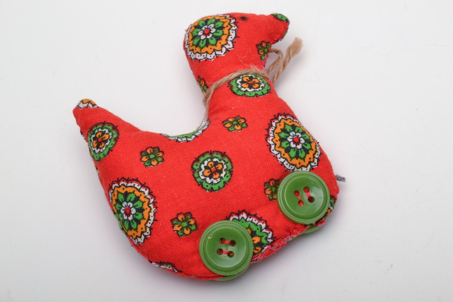 Petit jouet décoratif en tissu naturel fait main en forme d'oiseau rouge photo 3