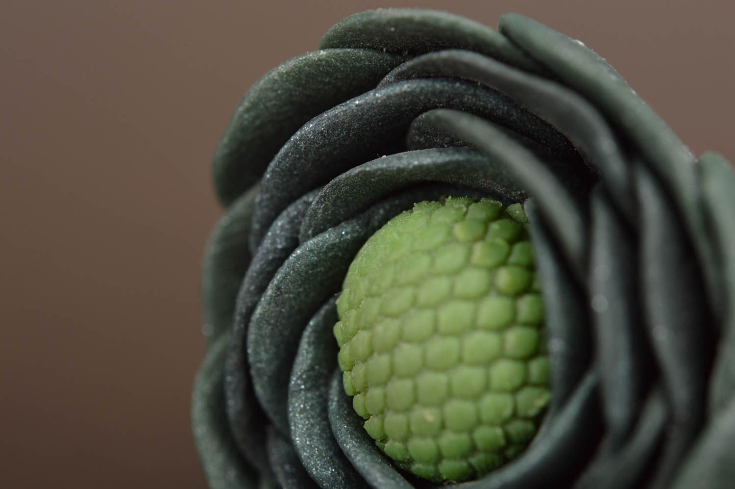 Кольцо из полимерной глины ручной работы в виде зеленого пиона разъемное фото 4