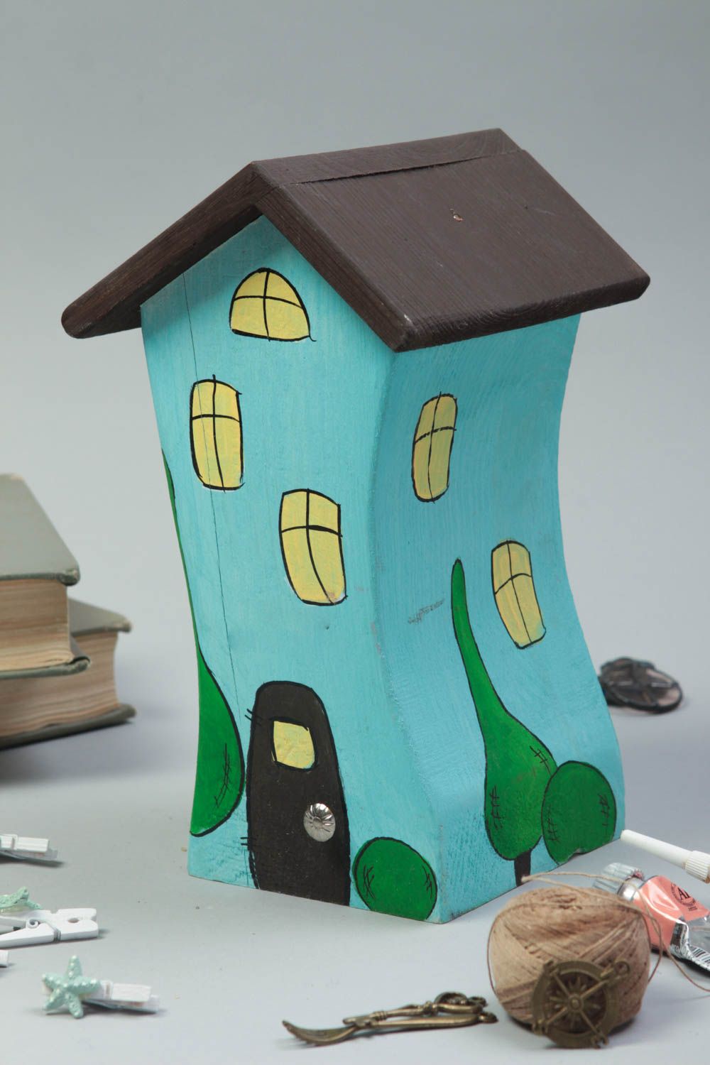 Maisonnette en bois fait main Petite statuette bleu clair design Déco intérieur photo 1
