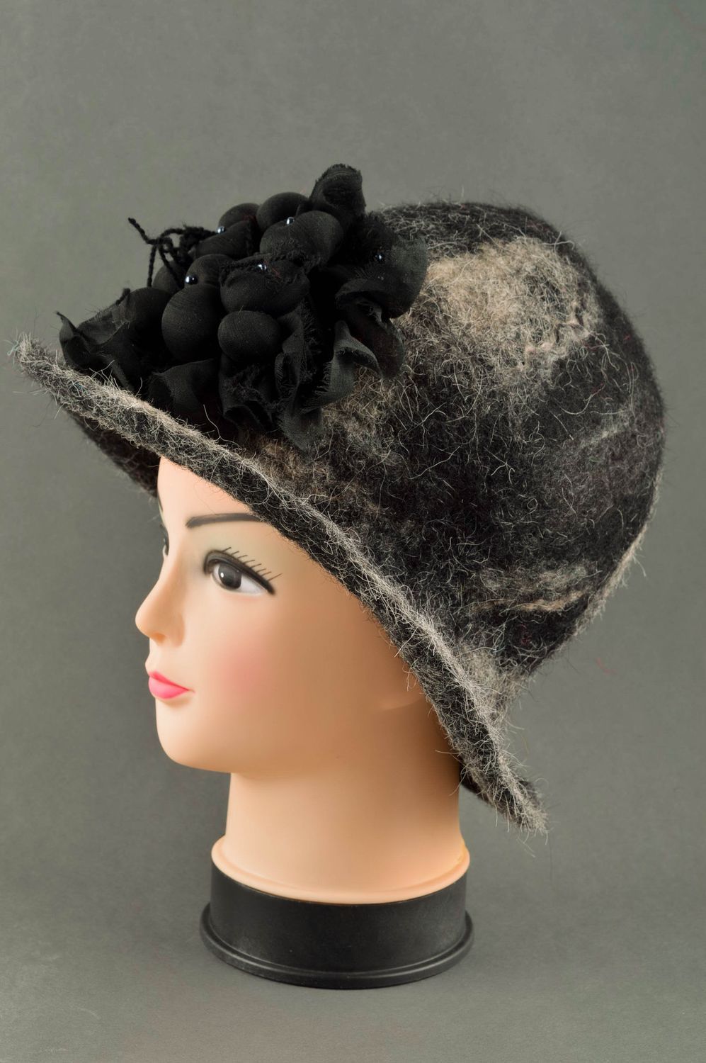 Chapeau laine noir Chapeau fait main Couvre chef femme élégant Vêtements femme photo 1