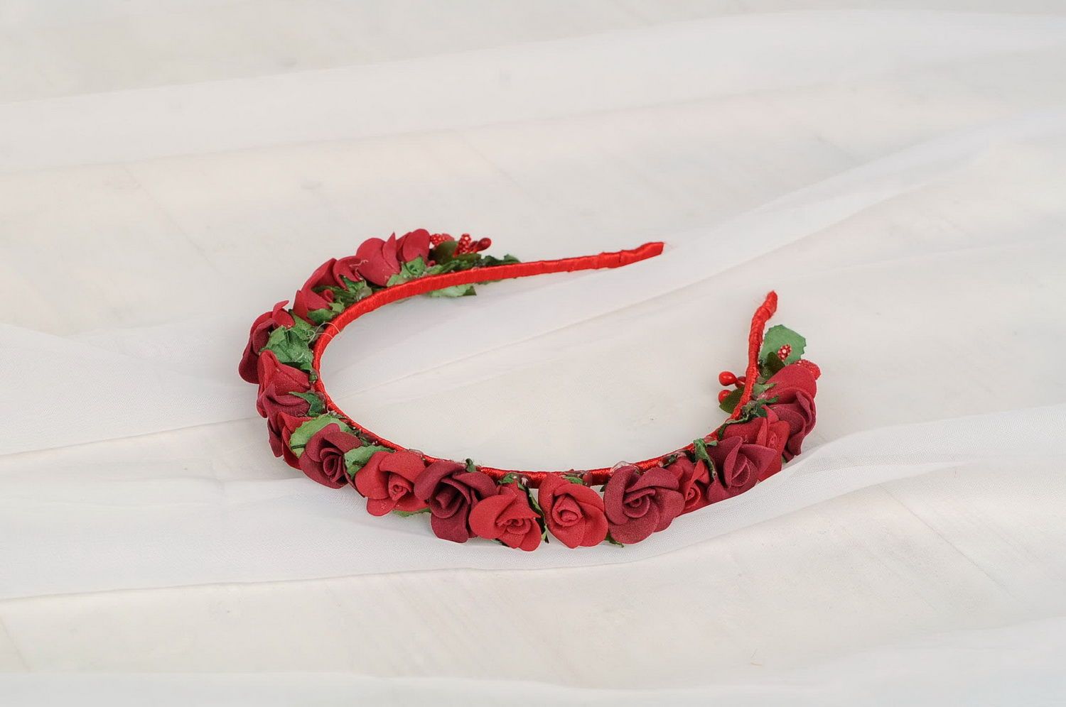 Headband with red roses photo 1