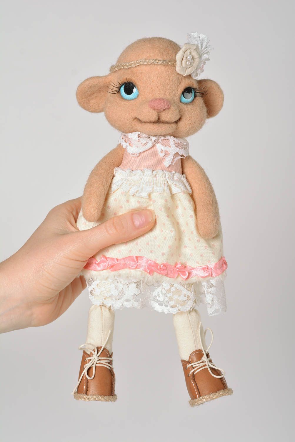 Juguete hecho a mano de lana figura decorativa oveja con vestido regalo original foto 4