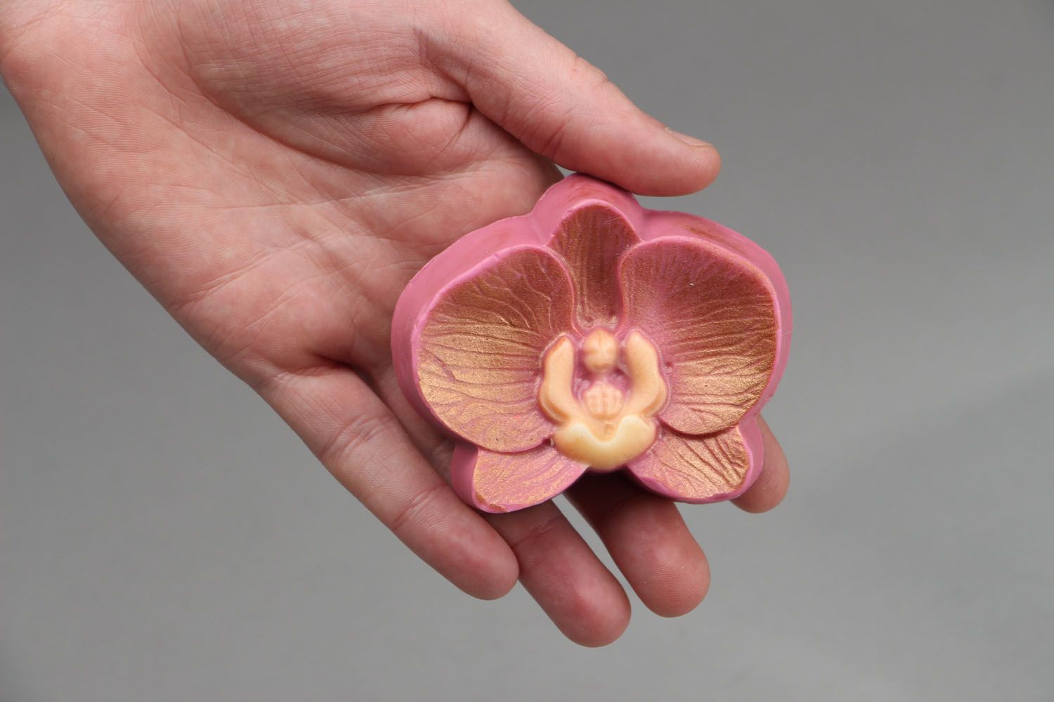 Jabón artesanal en forma de orquídea  foto 3
