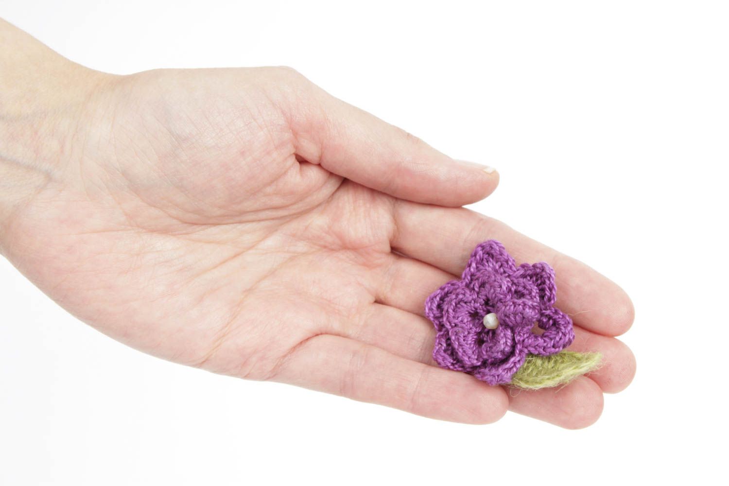 Broche fleur violette Bijou fait main en coton et laine au crochet Cadeau femme photo 2