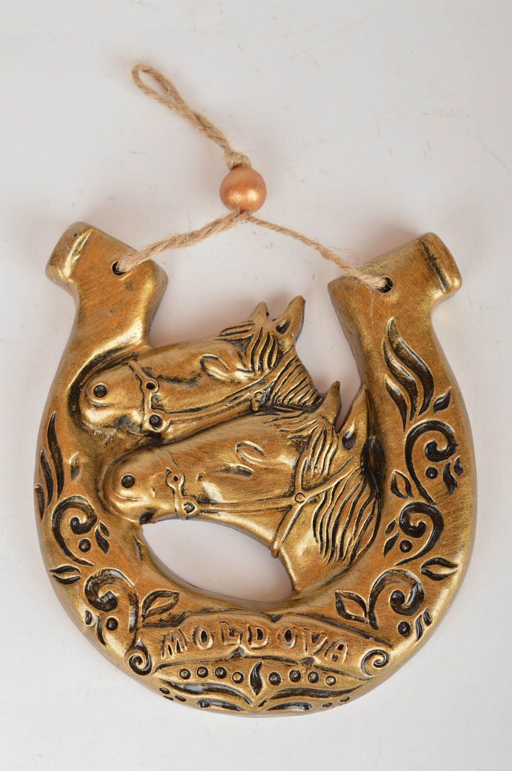 Suspension fer à cheval en terre cuite couleur dorée faite main décorative photo 5