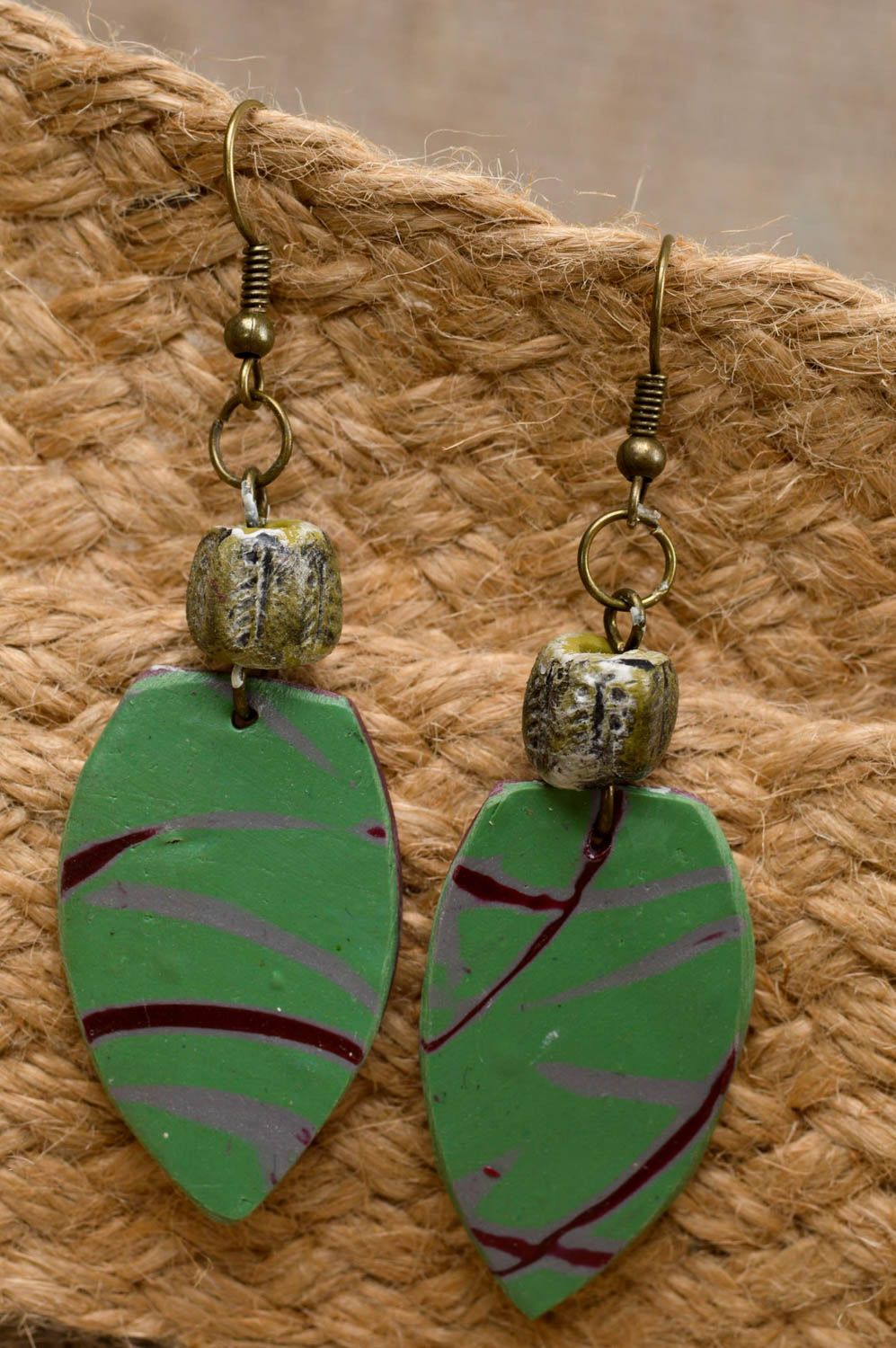 Женские серьги украшение ручной работы серьги с подвесками зелеными длинные фото 1