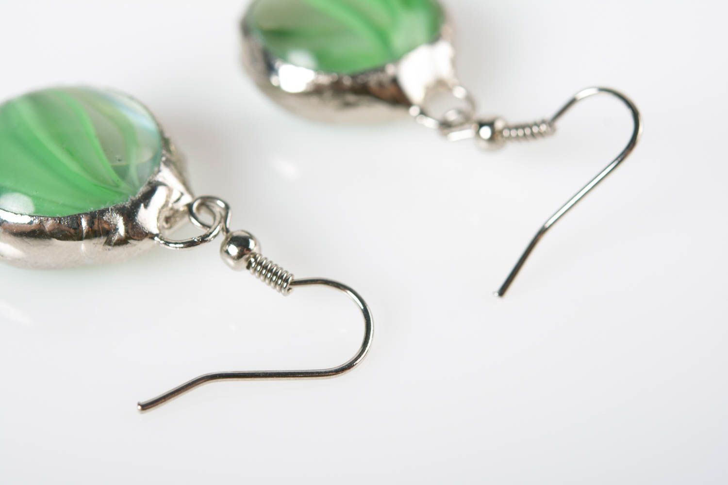 Grüne Gehänge Ohrringe aus Perlen Glas einzigartig künstlerisch schön handmade foto 4