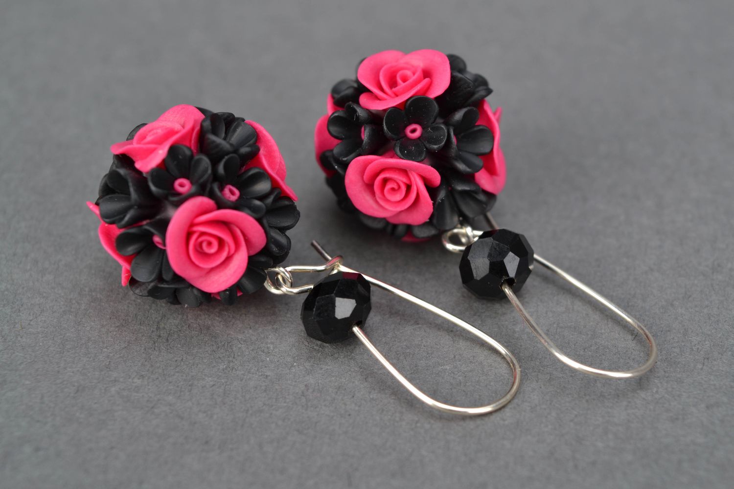 Beautiful plastic flower earrings photo 3