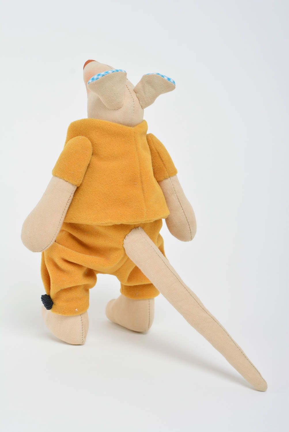 Мягкая игрушка ручной работы крыса в желтом костюме для детей и декора дома фото 5