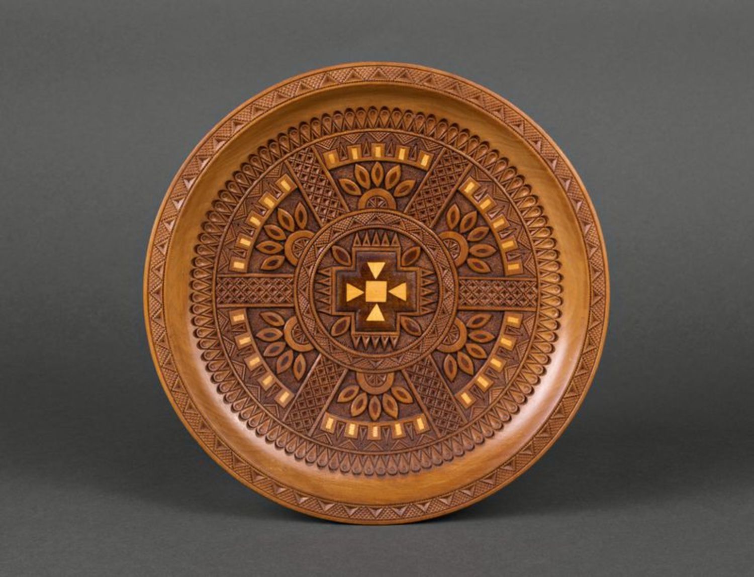 Decorative plate with inlay photo 1
