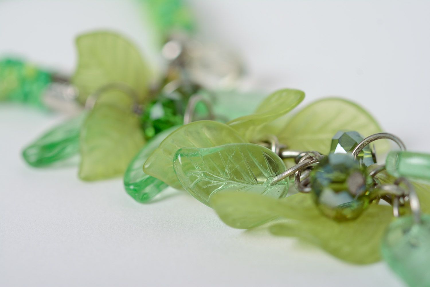 Collier en perles de rocaille et perles de fantaisie vert clair fait main photo 3