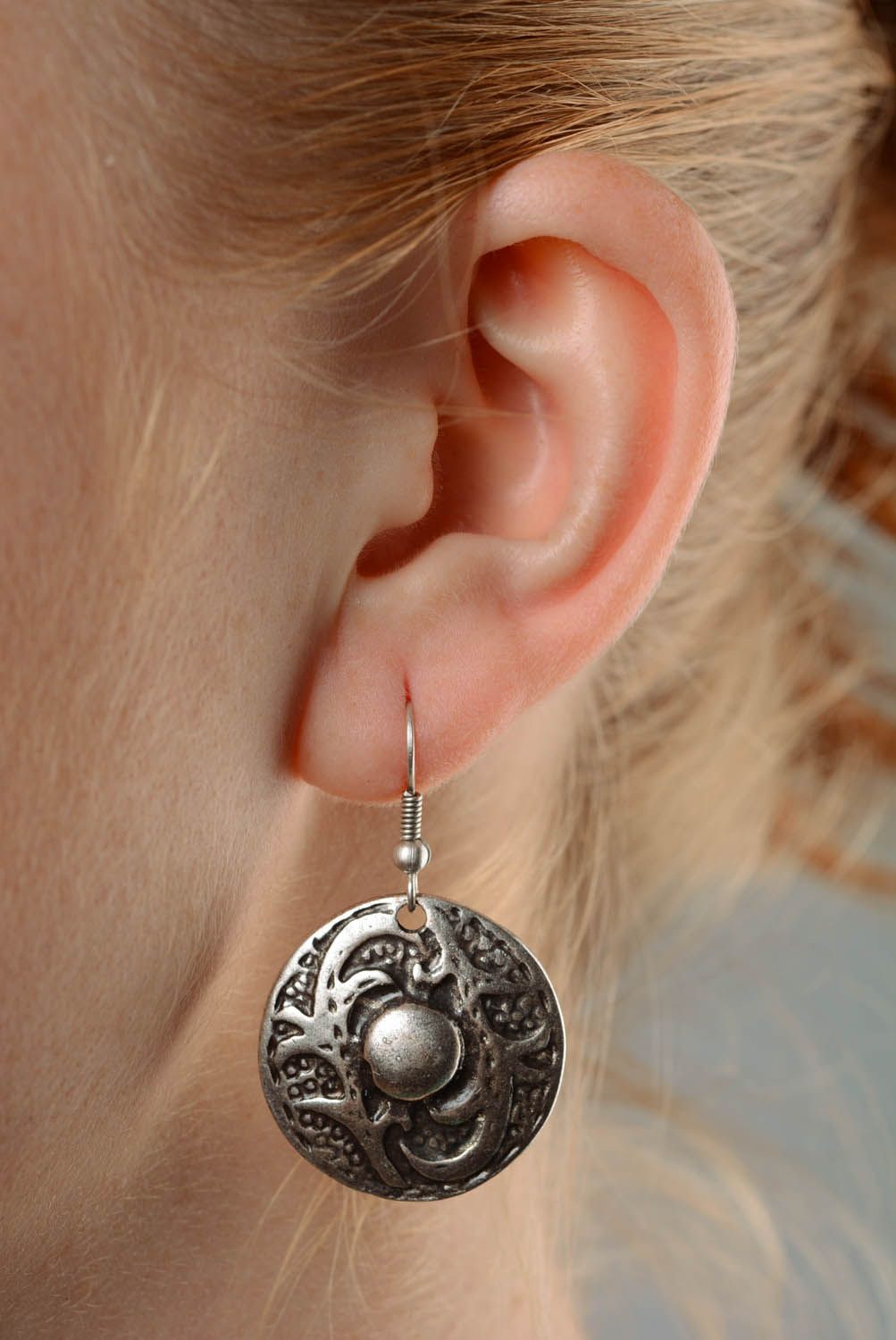 Runde Ohrringe aus Metall foto 5