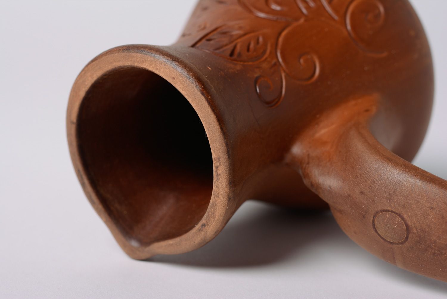Cezve de cerámica artesanal con ornamento foto 3