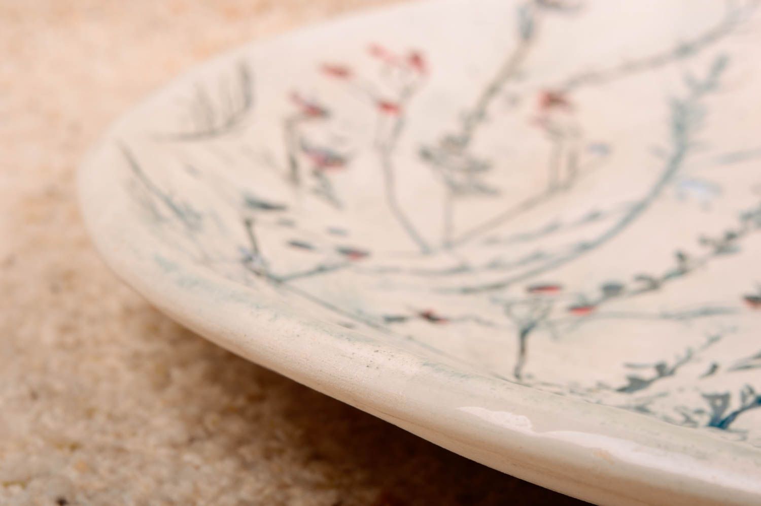 Assiette en céramique décorative faite main design vaisselle originale à motif photo 4