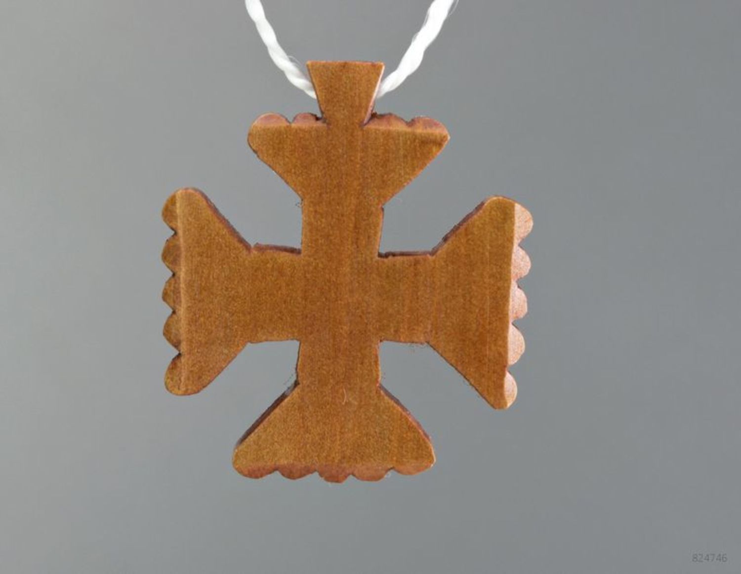 Croix pectorale en bois photo 3