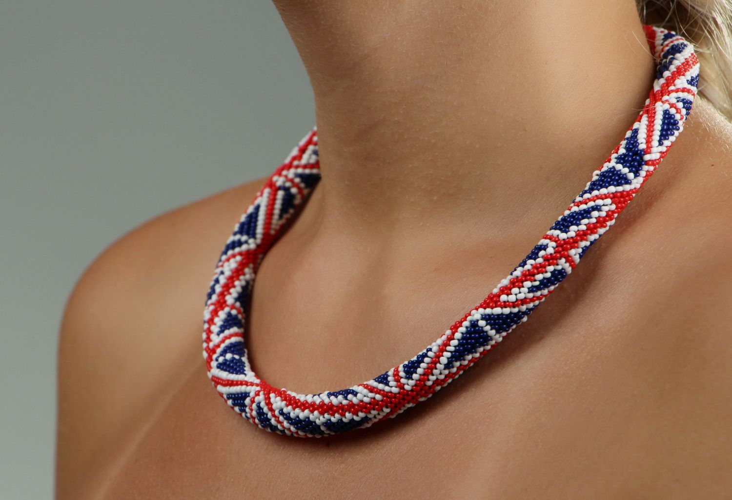 Rope necklace made of beads Britain photo 4