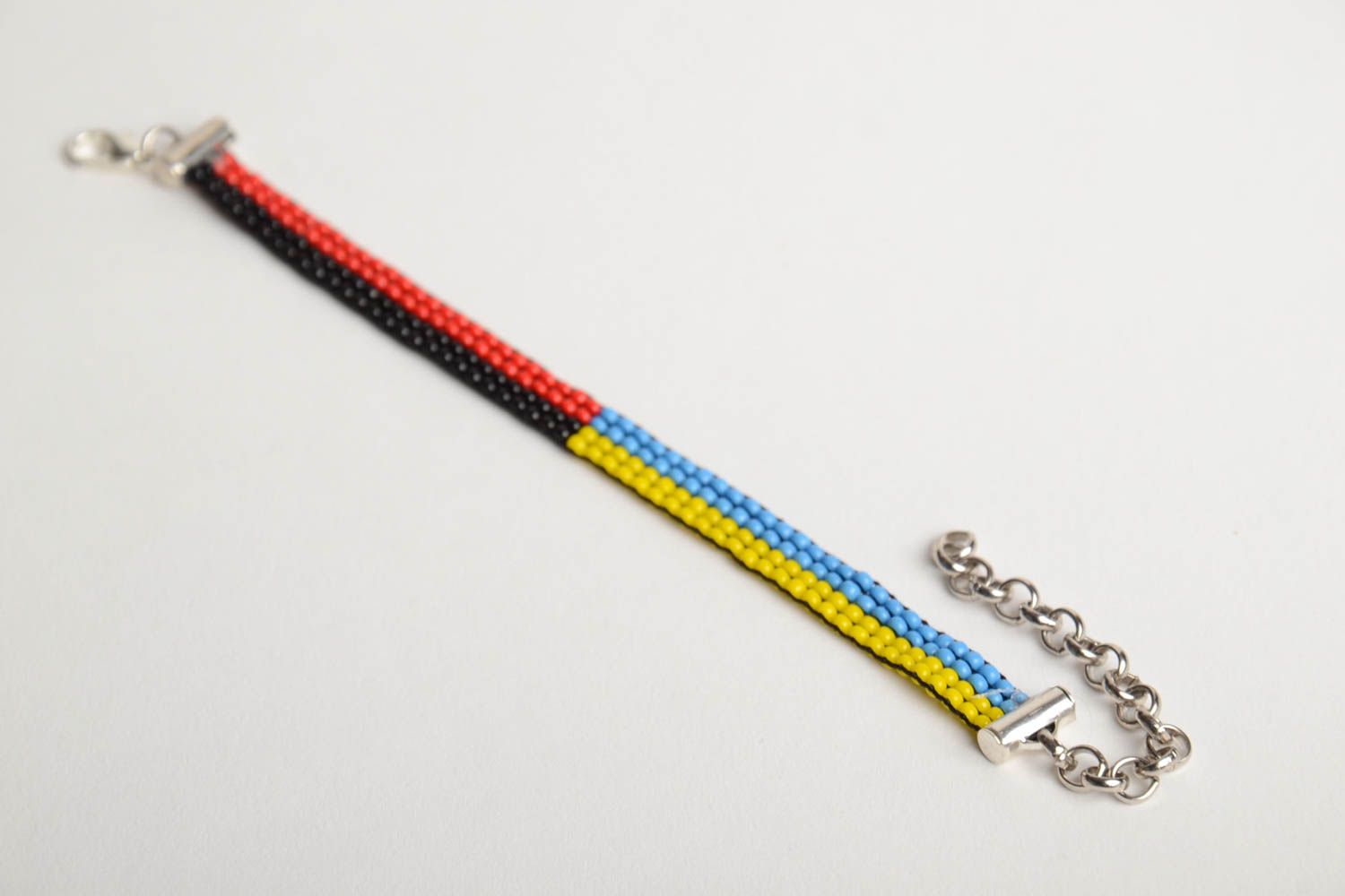Бисерный браслет тонкий ручной работы на цепочке желто-голубой и красно-черный фото 5