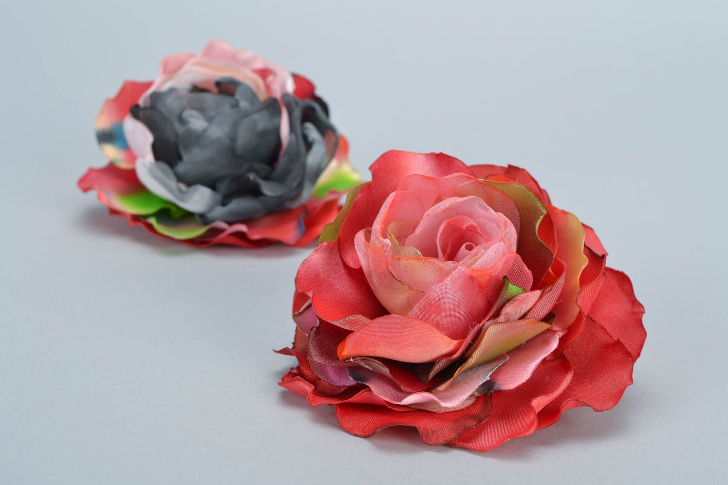 Set of handmade designer textile flower hair clips 2 pieces photo 2
