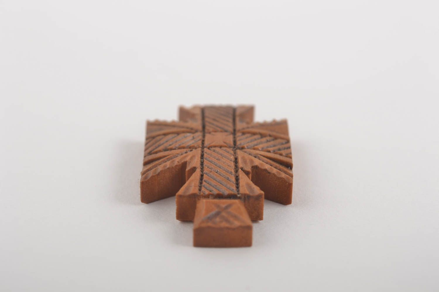 Крестик нательный крест ручной работы деревянный крестик на шею с резьбой фото 3
