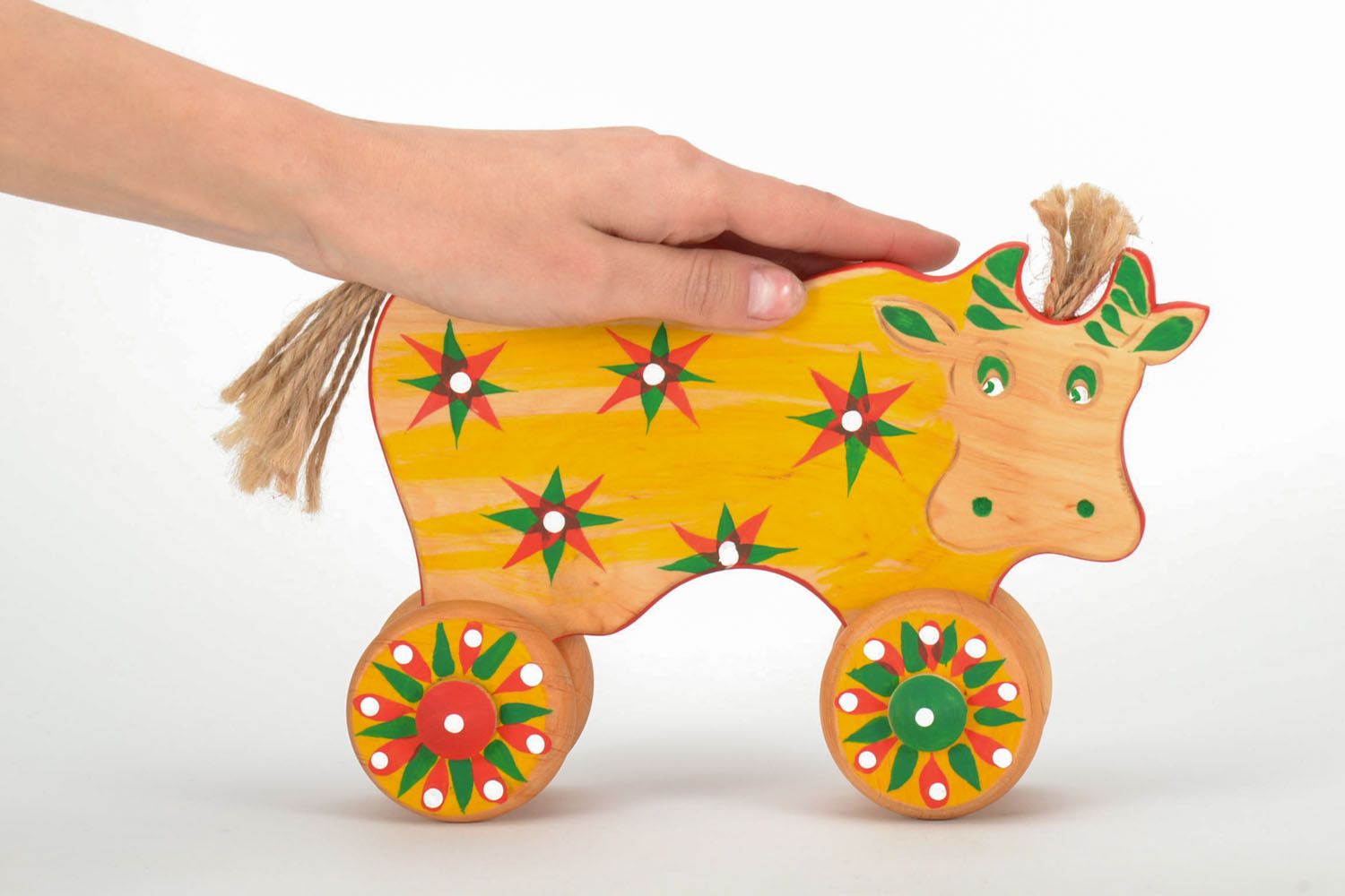 Brinquedo de Madeira em rodas em forma de uma vaca  foto 5