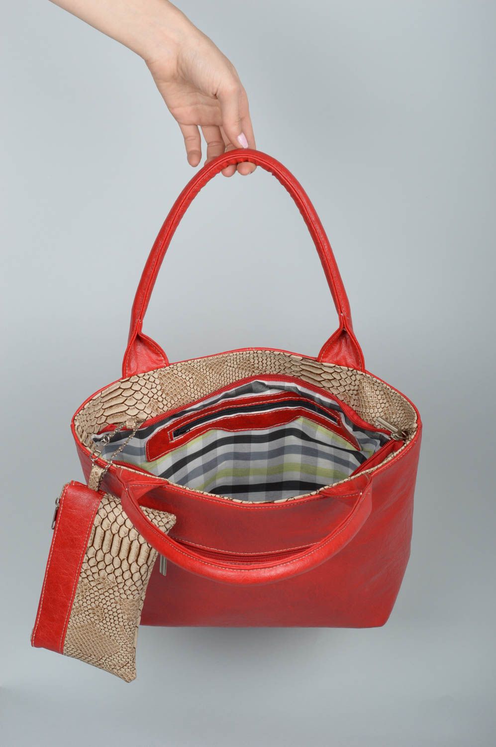 Сумка ручной работы сумка с кошельком сумка из кожзама красная в деловом стиле фото 3