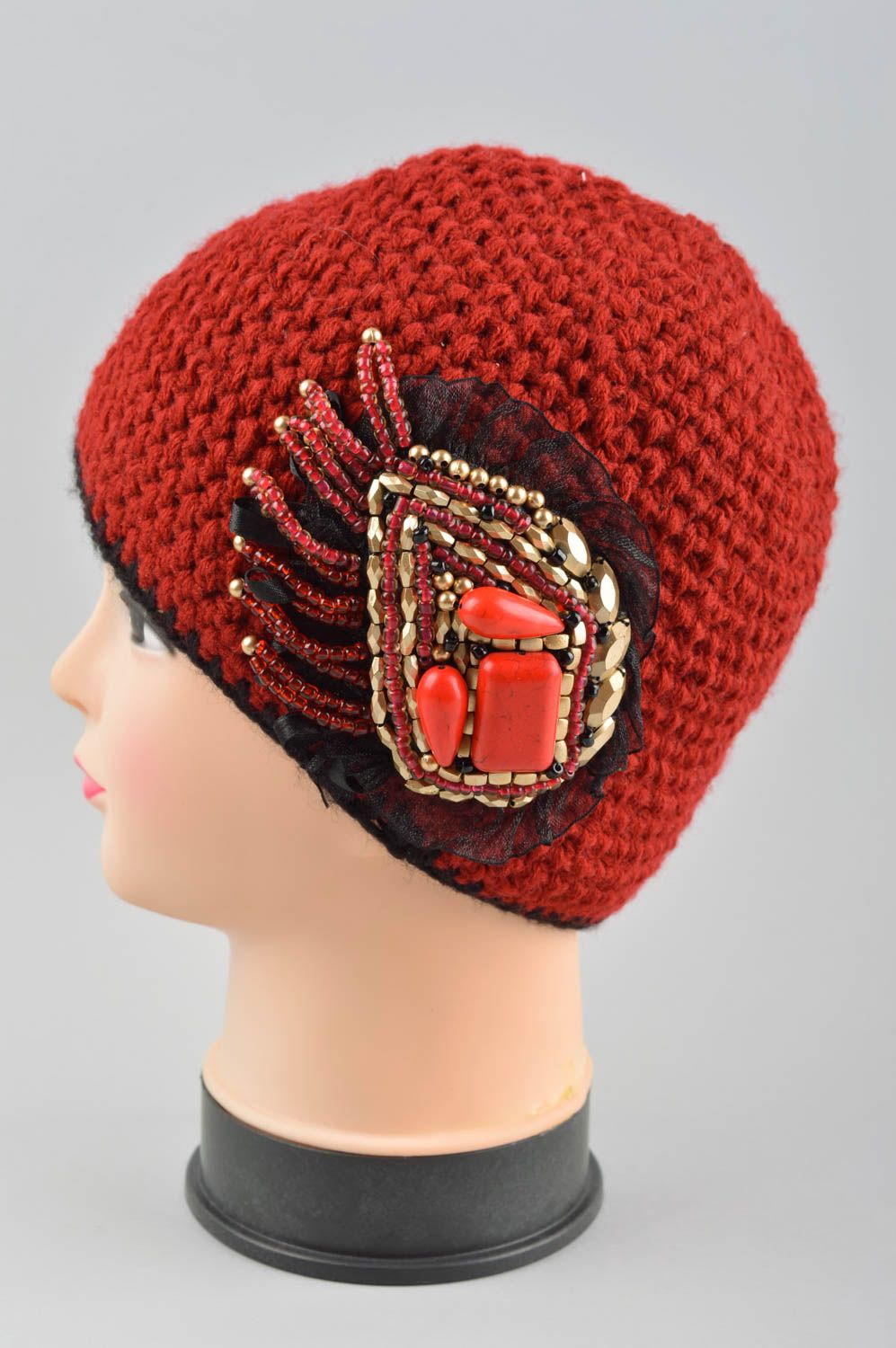 Вязаная шапка ручной работы зимняя шапка красная вязаная шапочка с бисером фото 3