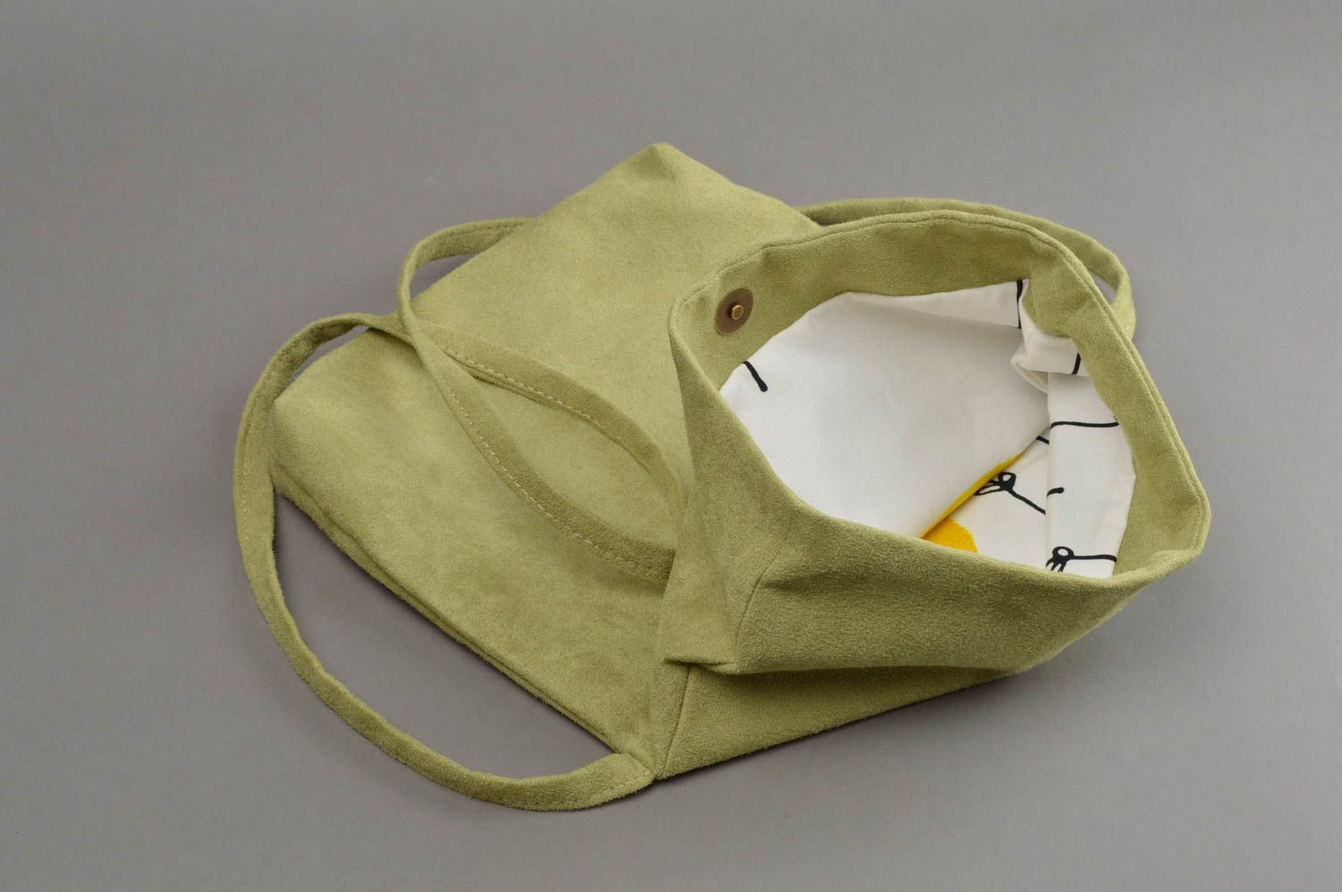 Hellgrüne originelle Tasche handmade aus künstlichem Wildleder und Baumwolle foto 3