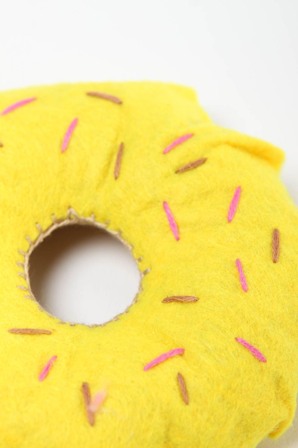 Peluche donut faite main Jouet feutrine jaune original Cadeau pour enfant photo 3