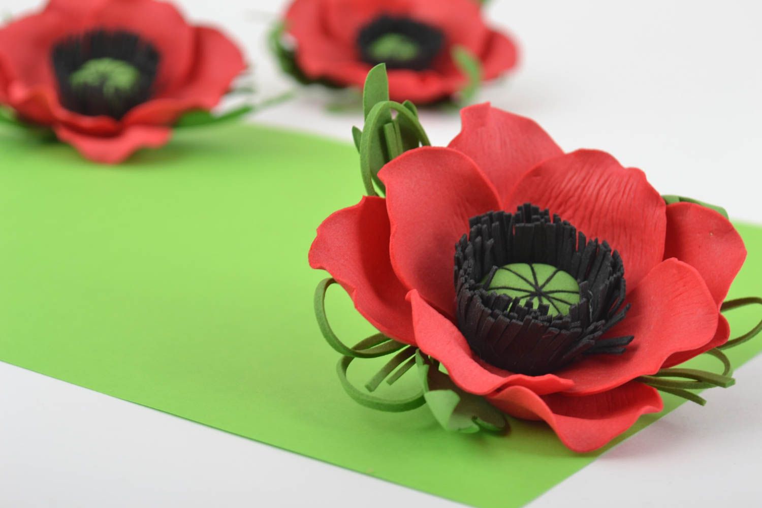 Broche con flor de goma eva hecho a mano accesorio para ropa regalo original foto 1