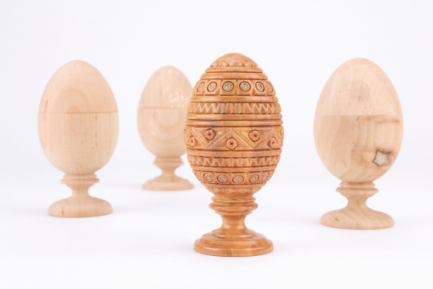 Boîte en bois en forme d’œuf sculpté photo 5