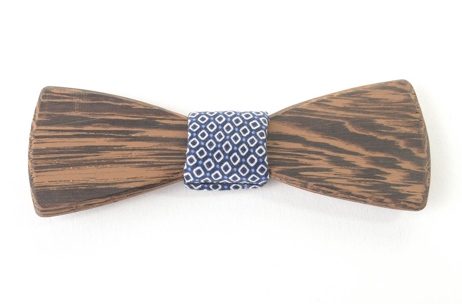 Braune schöne Fliege aus Holz handmade Accessoire für Männer Krawatte Fliege foto 4