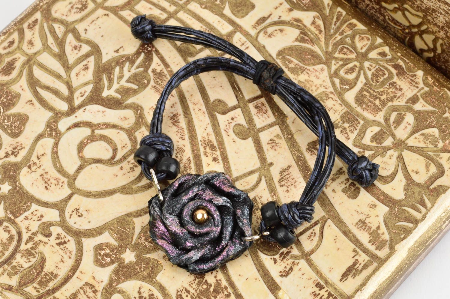 Bracelet cuir Bijou fait main avec fleur Accessoire cuir noir lilas cadeau photo 1