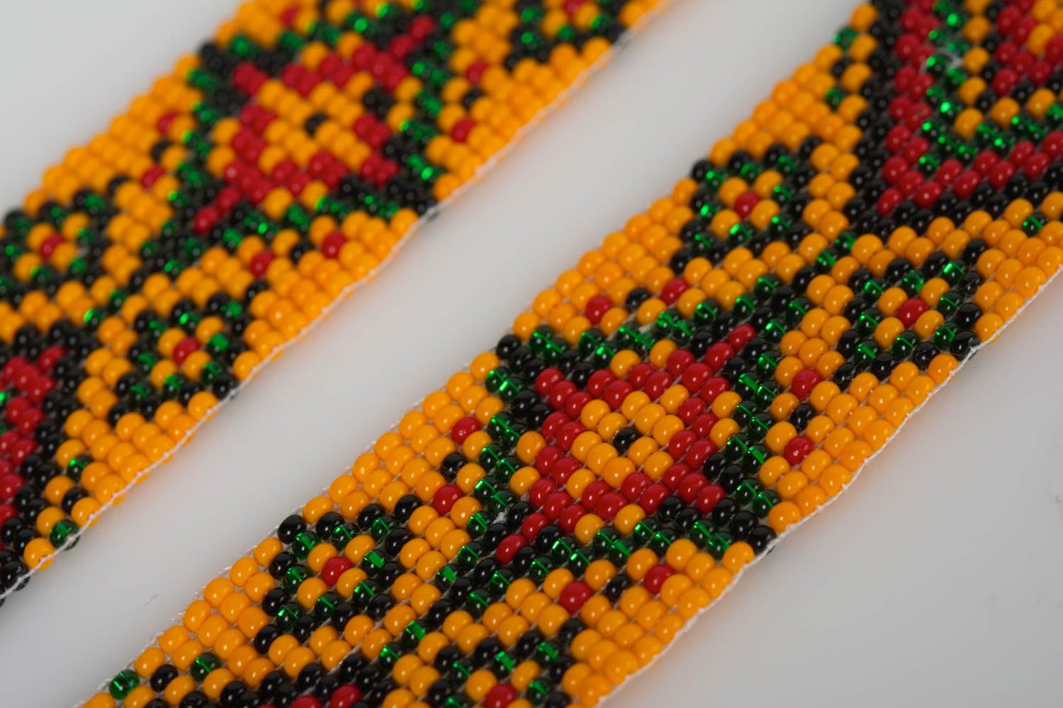 Collar hecho a mano de abalorios de estilo étnico artesanal largo anaranjado foto 3