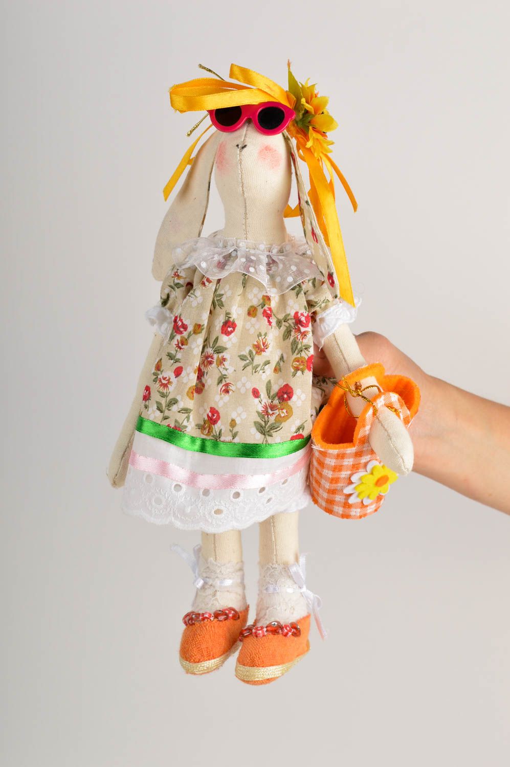 Игрушка заяц-пляжник ручной работы авторская игрушка стильный подарок для дома фото 5