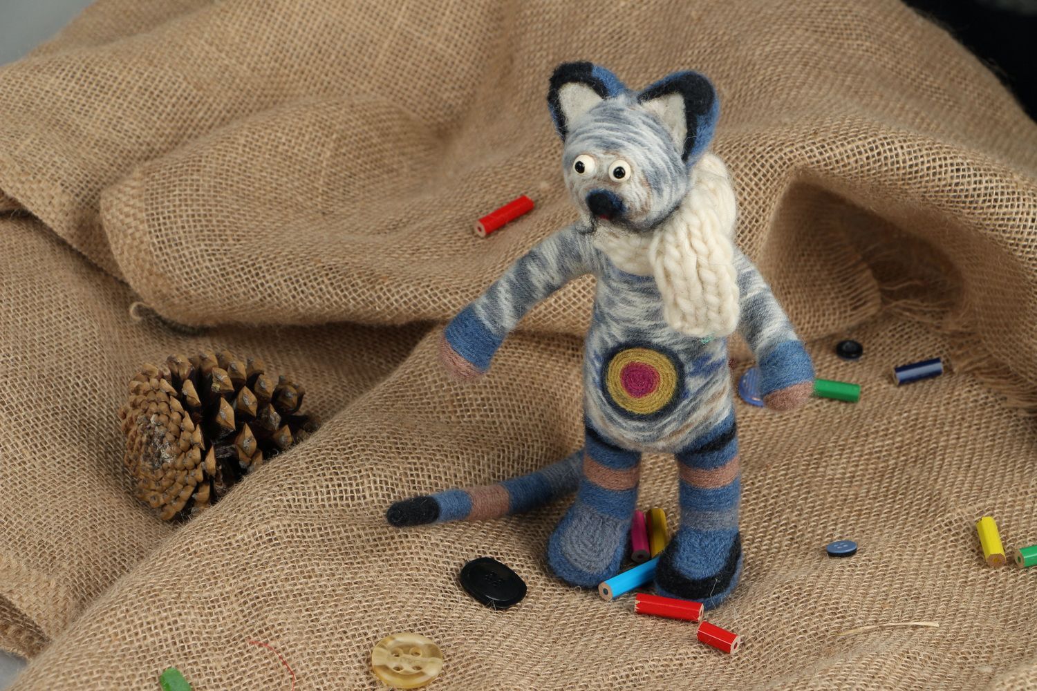 Brinquedo de lã Gato em cachecol  foto 5